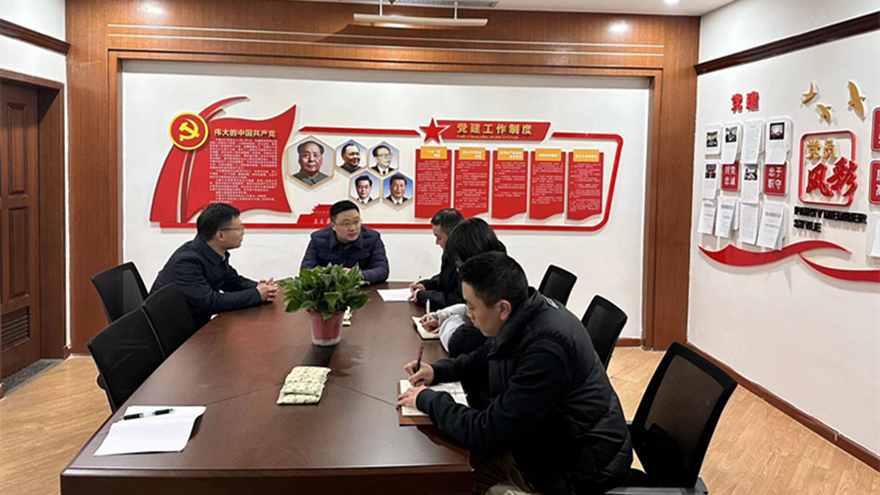圖五：集團(tuán)總會(huì)計(jì)師齊飛、副總經(jīng)理馬江水督導(dǎo)金控小貸安全工作
